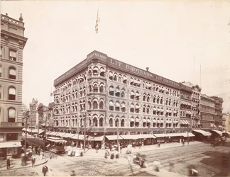Lit Brothers, Market Street an der 8th, Nordostecke, 1898